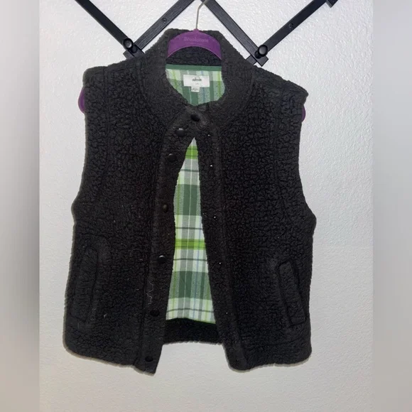 Aerie Black Sherpa Fleece Vest Size Large Button Front Cozy Lined Fall Winter - Picture 2 of 4